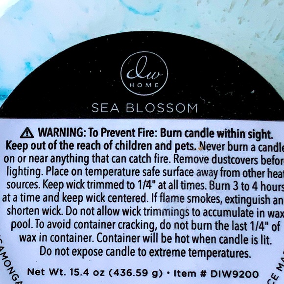 DW HOME CANDLE SEA BLOSSOM  LILLY SEA MIST NEW SOYWAX 15 oz - Picture 3 of 4